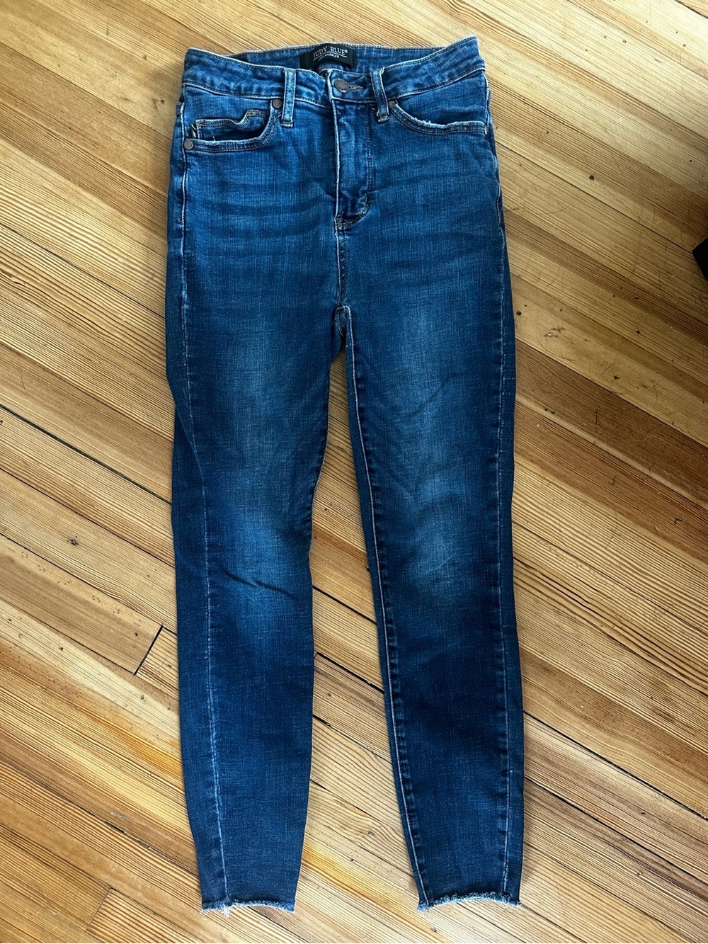 Judy Blue, women’s dark wash, raw hem, skinny jeans, size 3/26